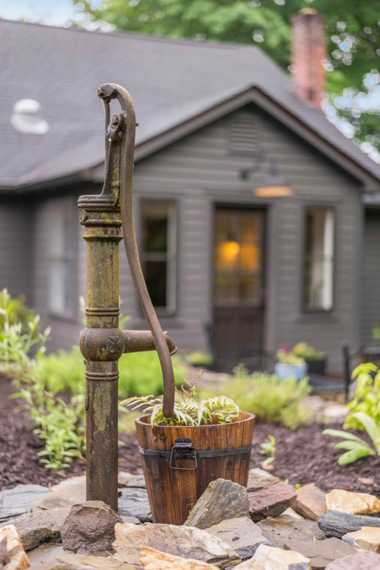 Renovated Historic Cottage By Summer Pine Plains Exterior foto