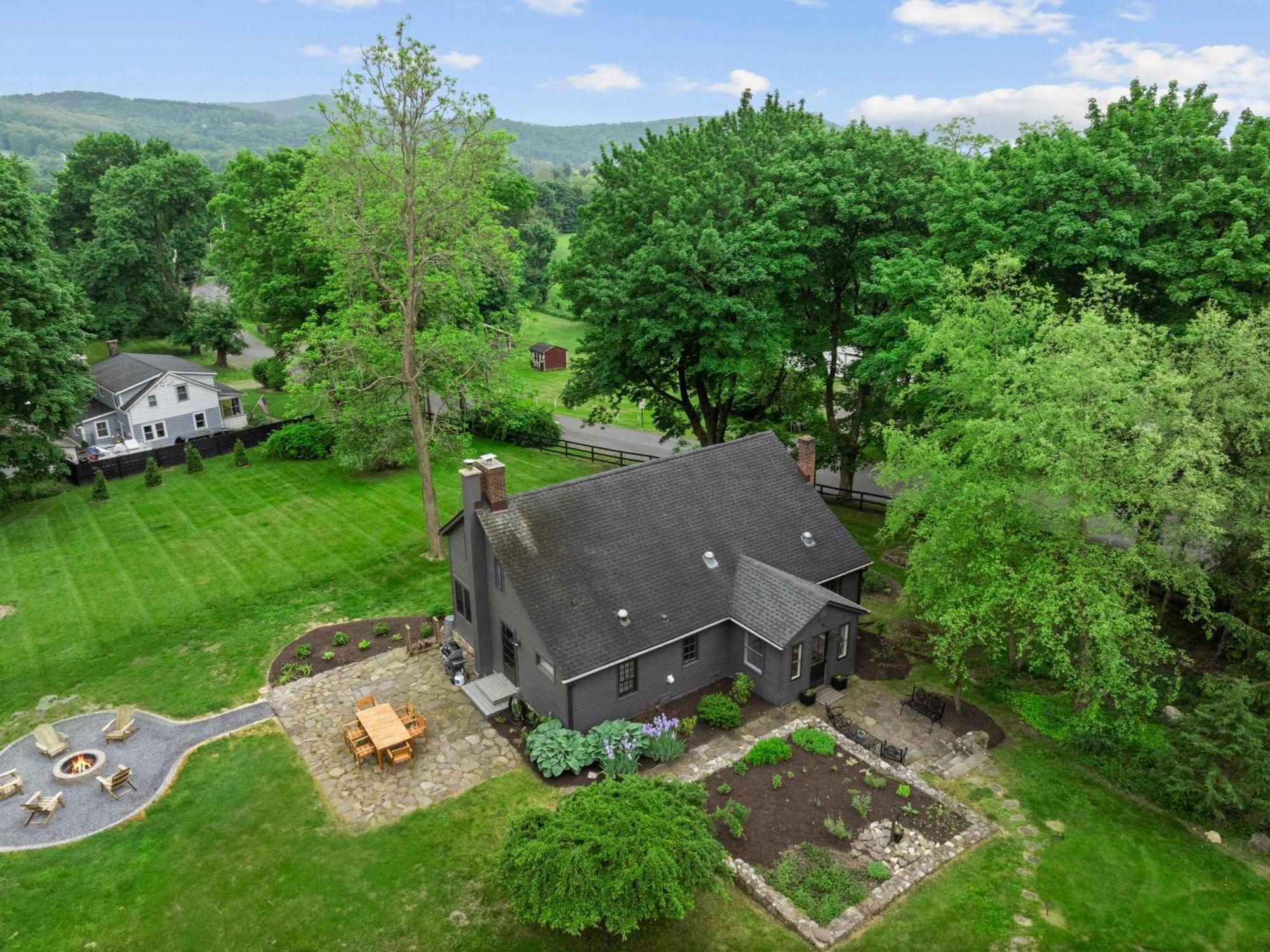 Renovated Historic Cottage By Summer Pine Plains Exterior foto