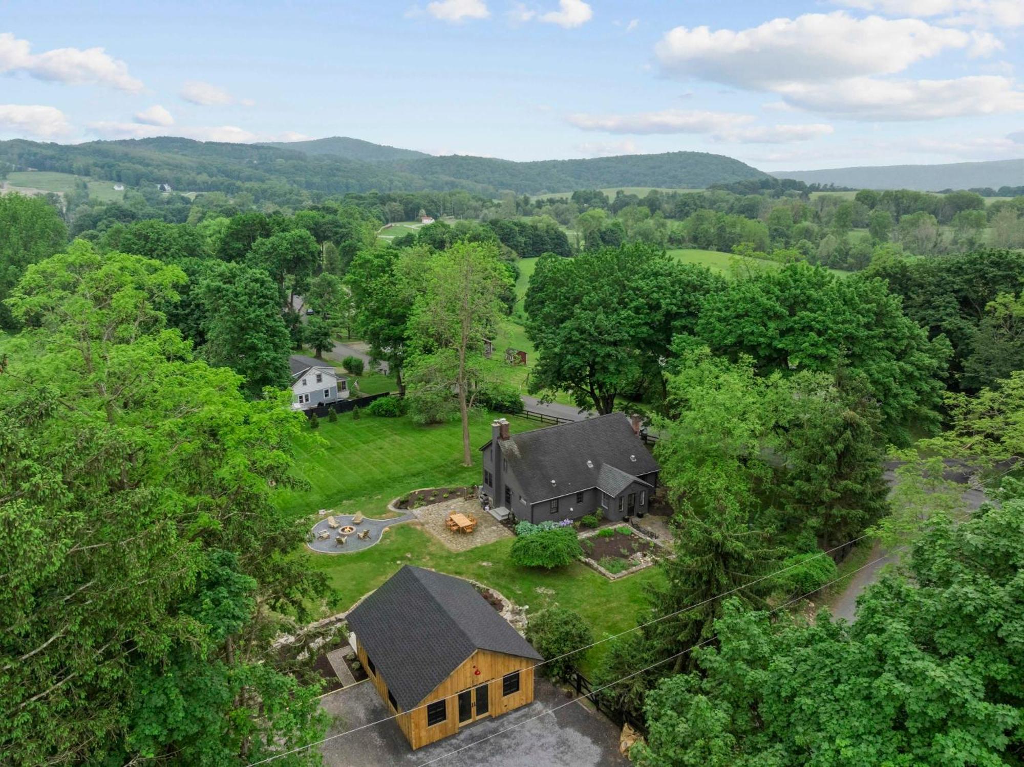 Renovated Historic Cottage By Summer Pine Plains Exterior foto